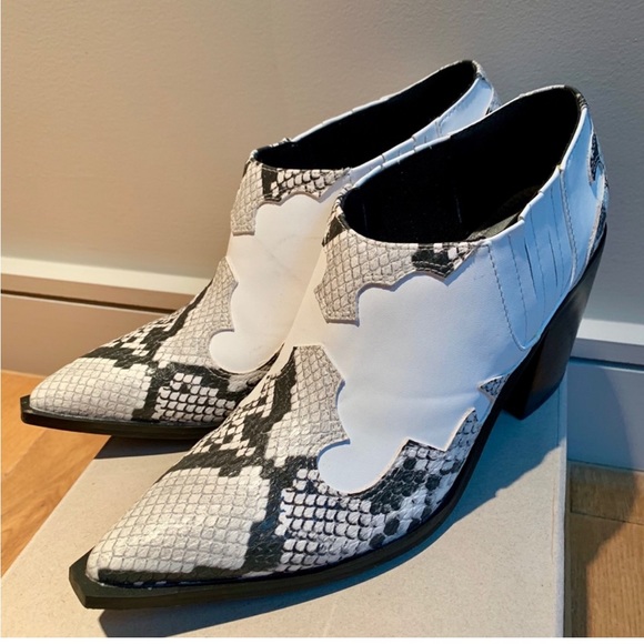 Urban Outfitters Jameson Ankle Boots - Picture 2 of 5